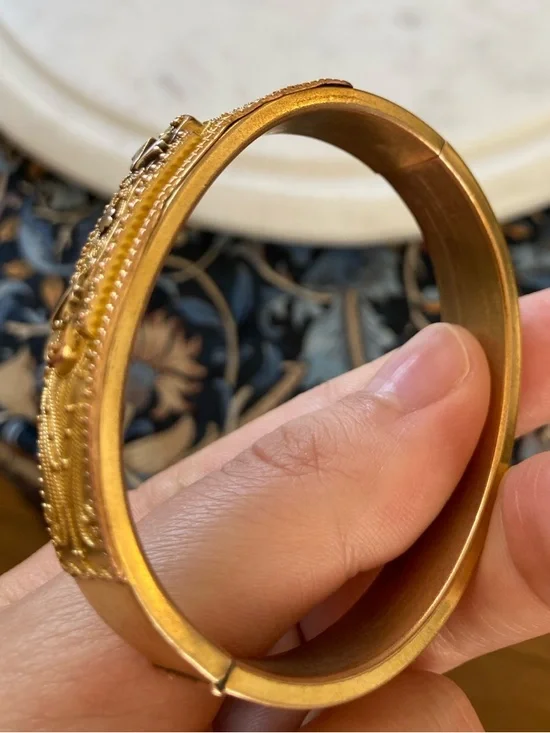 Antique Victorian Ornate Hinged Bangle Bracelet - Picture 15 of 17